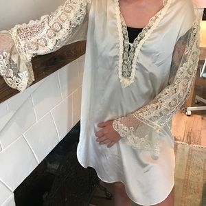 ✨VINTAGE CHRISTIAN DIOR NIGHT GOWN